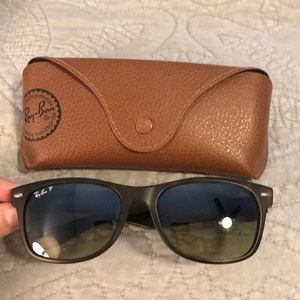 Ray-Ban Wayfarer Men’s Polarized Sunglasses